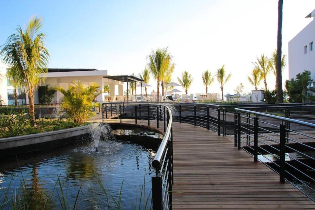 Latitude Luxury Seafront Suite Rivière Noire Zewnętrze zdjęcie