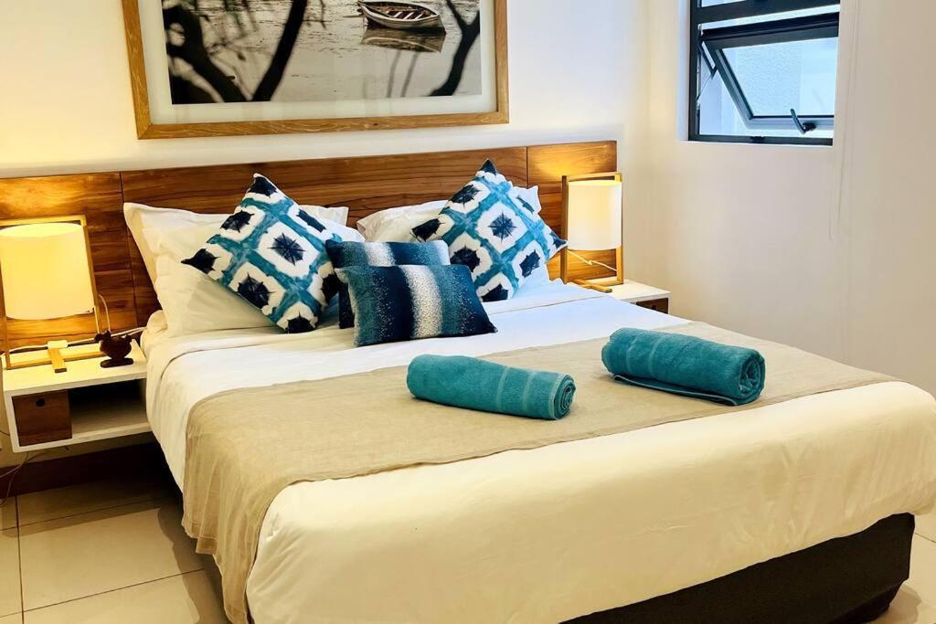 Latitude Luxury Seafront Suite Rivière Noire Zewnętrze zdjęcie