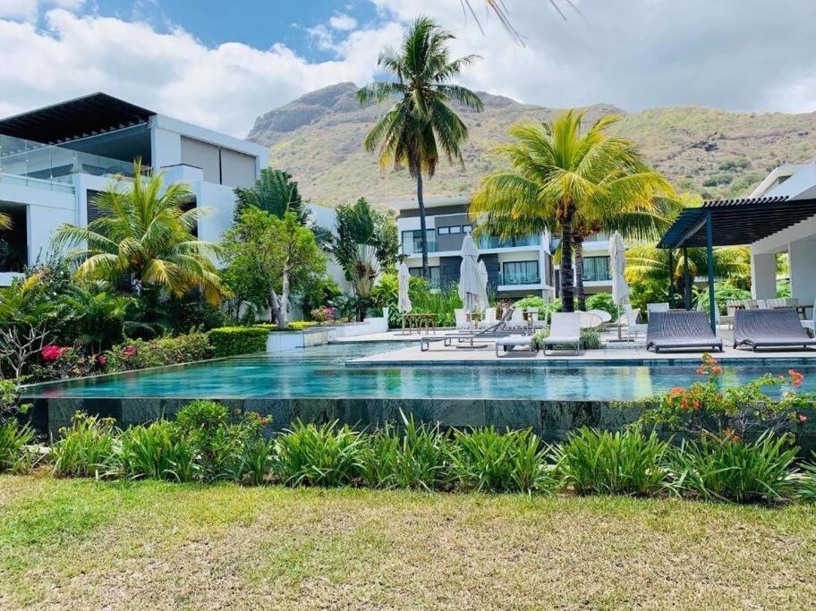 Latitude Luxury Seafront Suite Rivière Noire Zewnętrze zdjęcie