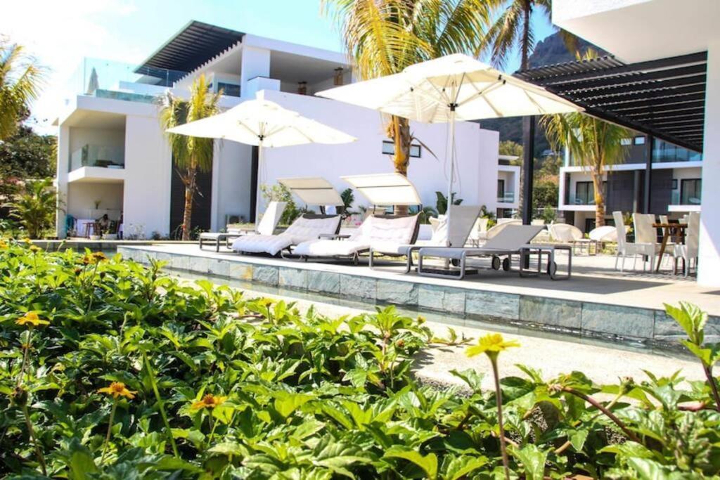 Latitude Luxury Seafront Suite Rivière Noire Zewnętrze zdjęcie